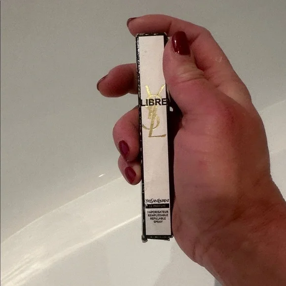Yves Saint Laurent Libre Le Parfum Travel Spray, 0.33 oz/ 10mL - Picture 3 of 6